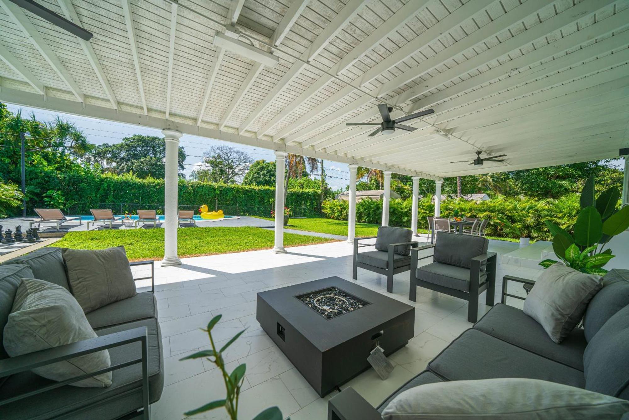 New Tropical Oasis Retreat In Villa